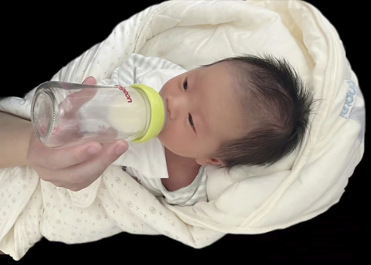 新生儿多久喂一次奶？